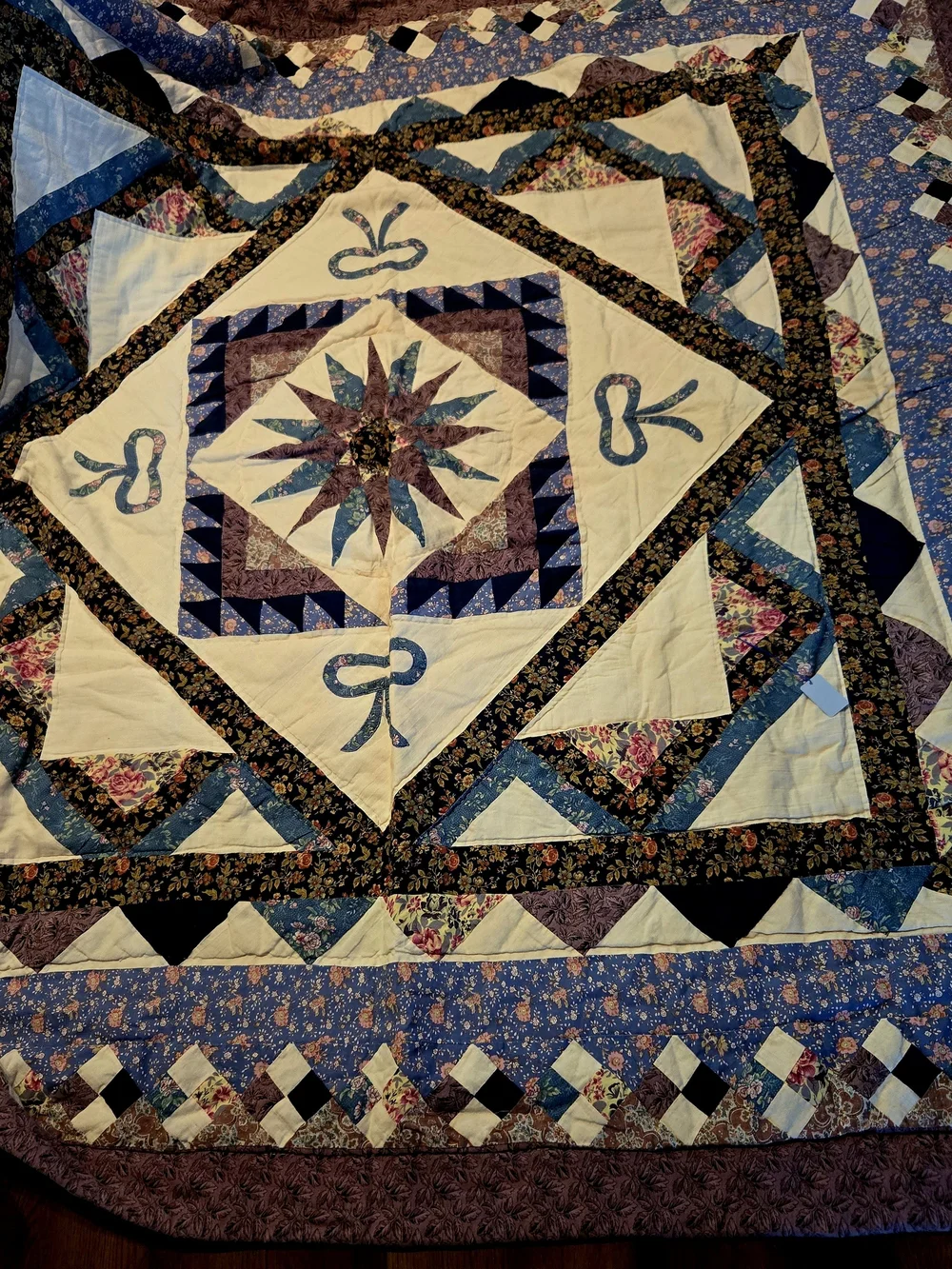 Custom handmade patchwork medallion quilt 1980's SIZE 78